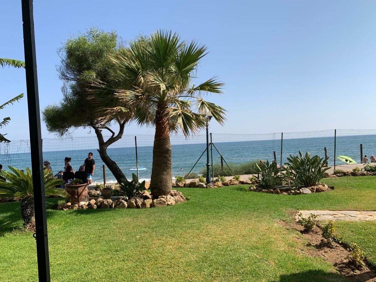 Apartament Aguamarina On The Beach Front Appartamento Mijas Costa Esterno foto