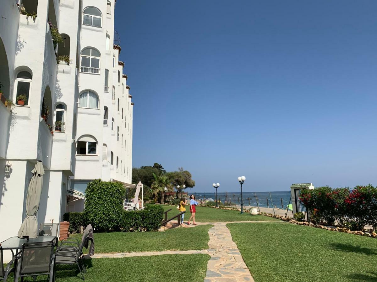 Apartament Aguamarina On The Beach Front Appartamento Mijas Costa Esterno foto