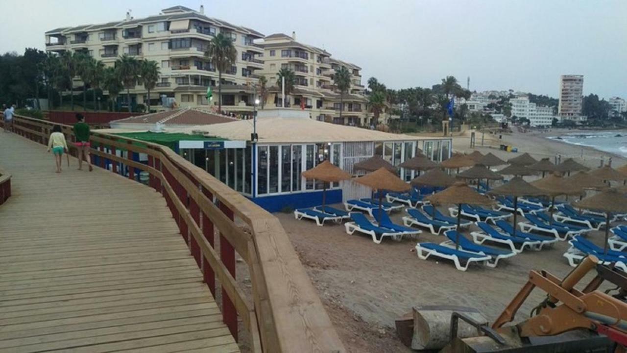 Apartament Aguamarina On The Beach Front Appartamento Mijas Costa Esterno foto