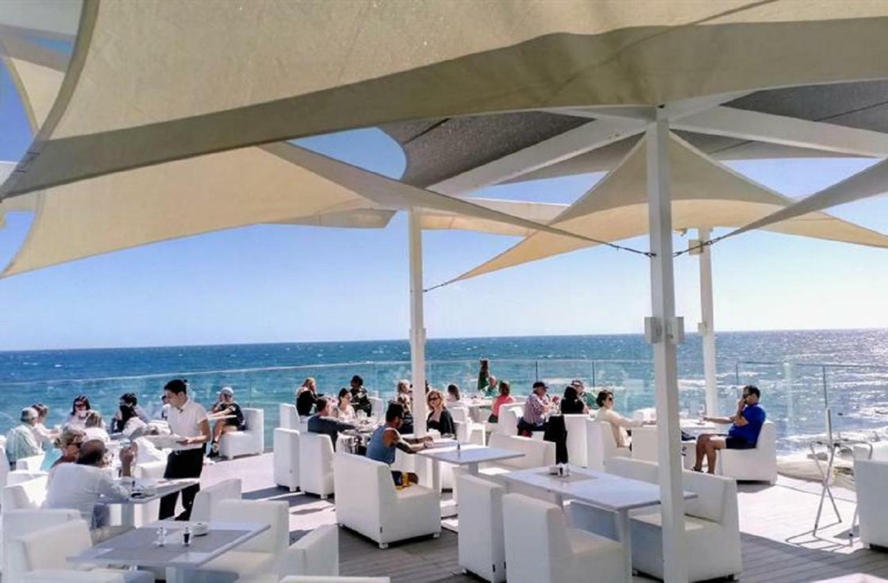 Apartament Aguamarina On The Beach Front Appartamento Mijas Costa Esterno foto