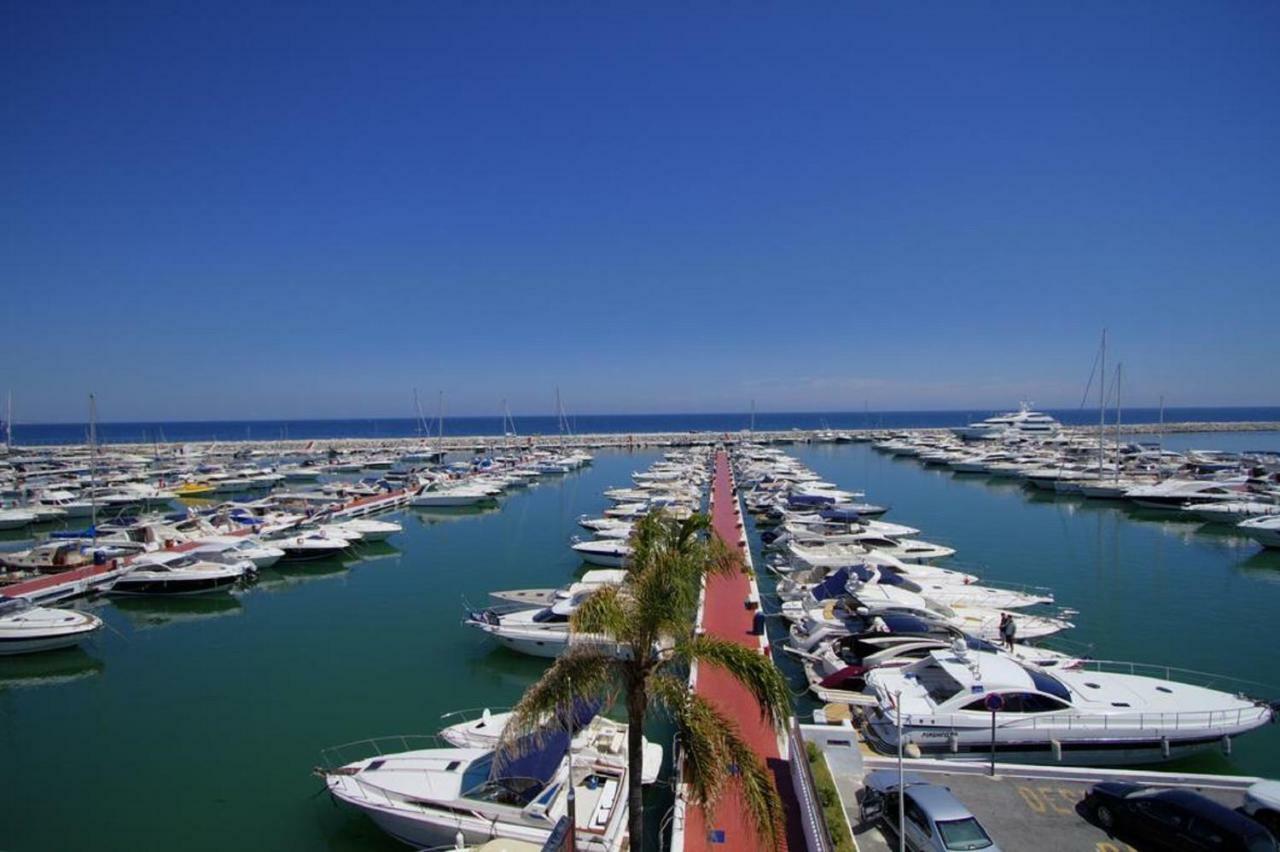 Apartament Aguamarina On The Beach Front Appartamento Mijas Costa Esterno foto