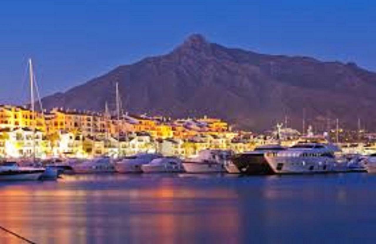 Apartament Aguamarina On The Beach Front Appartamento Mijas Costa Esterno foto